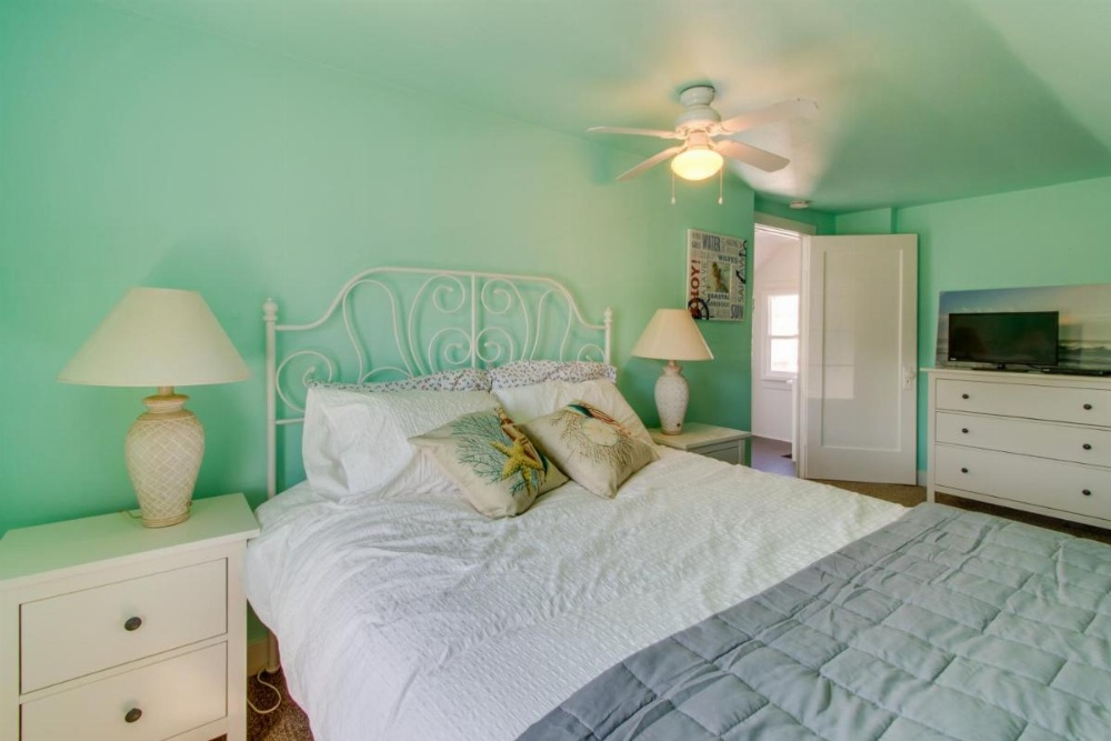 Rockaway Beach Bungalow Image 15