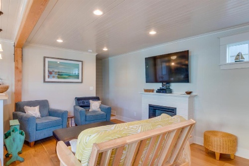 Rockaway Beach Bungalow image 17