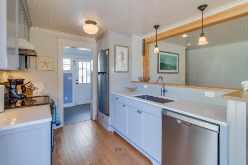 Rockaway Beach Bungalow image 18