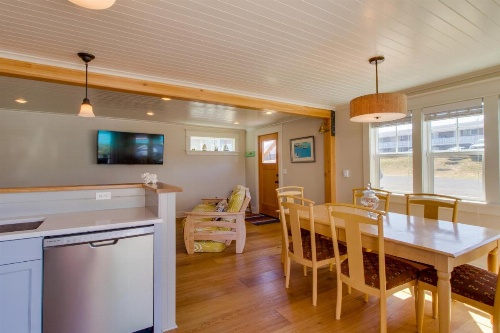 Rockaway Beach Bungalow image 19