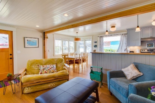 Rockaway Beach Bungalow image 20