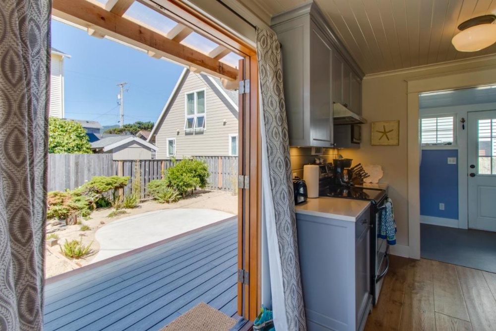 Rockaway Beach Bungalow Image 21