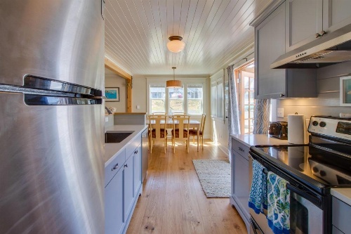 Rockaway Beach Bungalow image 22