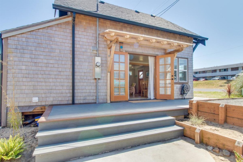 Rockaway Beach Bungalow Image 25