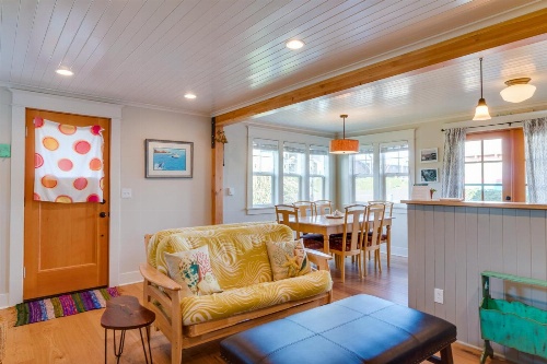 Rockaway Beach Bungalow image 4