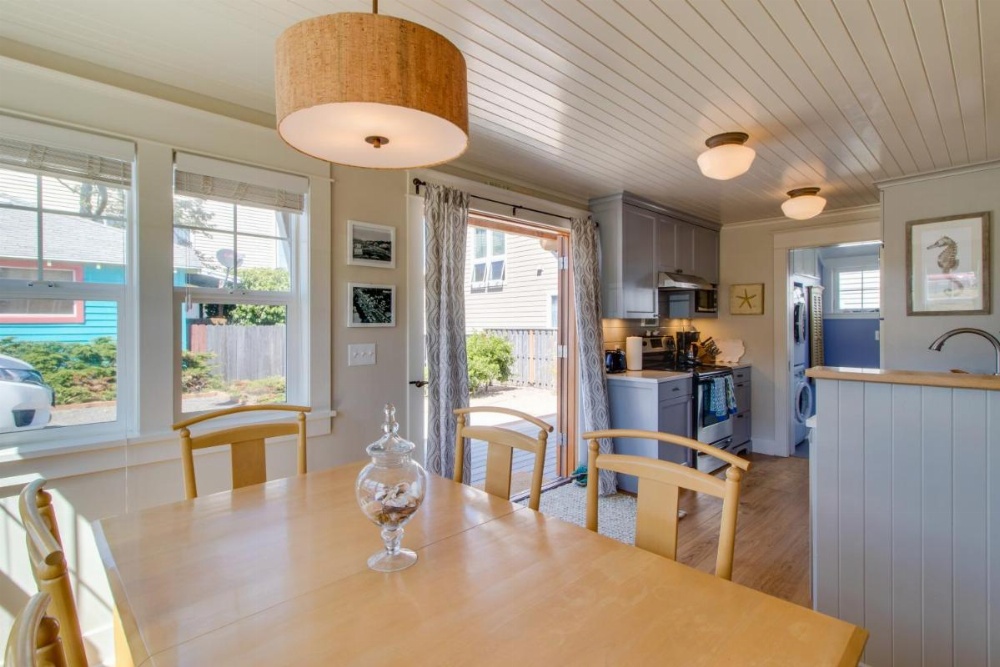 Rockaway Beach Bungalow Image 6