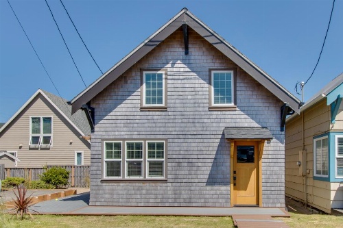 Rockaway Beach Bungalow image 7