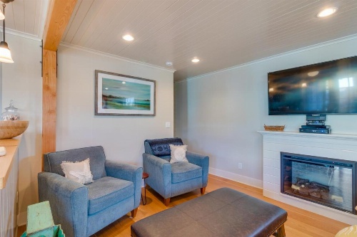 Rockaway Beach Bungalow image 9